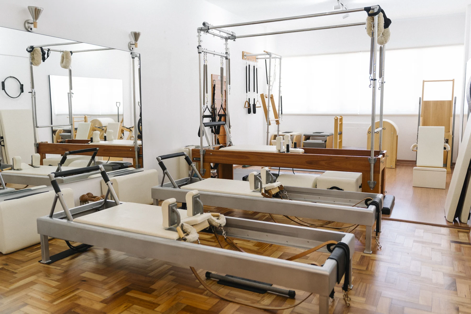 Sala do Terral Pilates com equipamentos clássicos